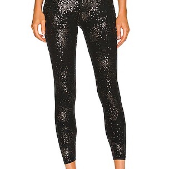 Beyond Yoga Black and White Starry Activewear Set - Picture 2 of 6